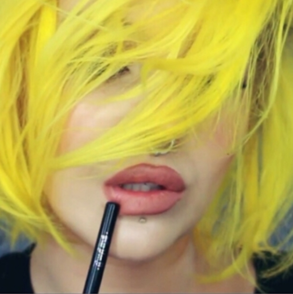 🌟HP🌟🧚‍♀️LOLITA II  Kat Von D DISCONTINUED Lipliner NWOBOX